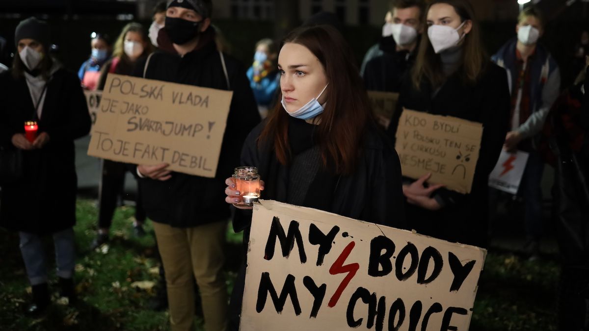Už dost tmářům, protestovali lidé v Ostravě proti polskému potratovému zákonu